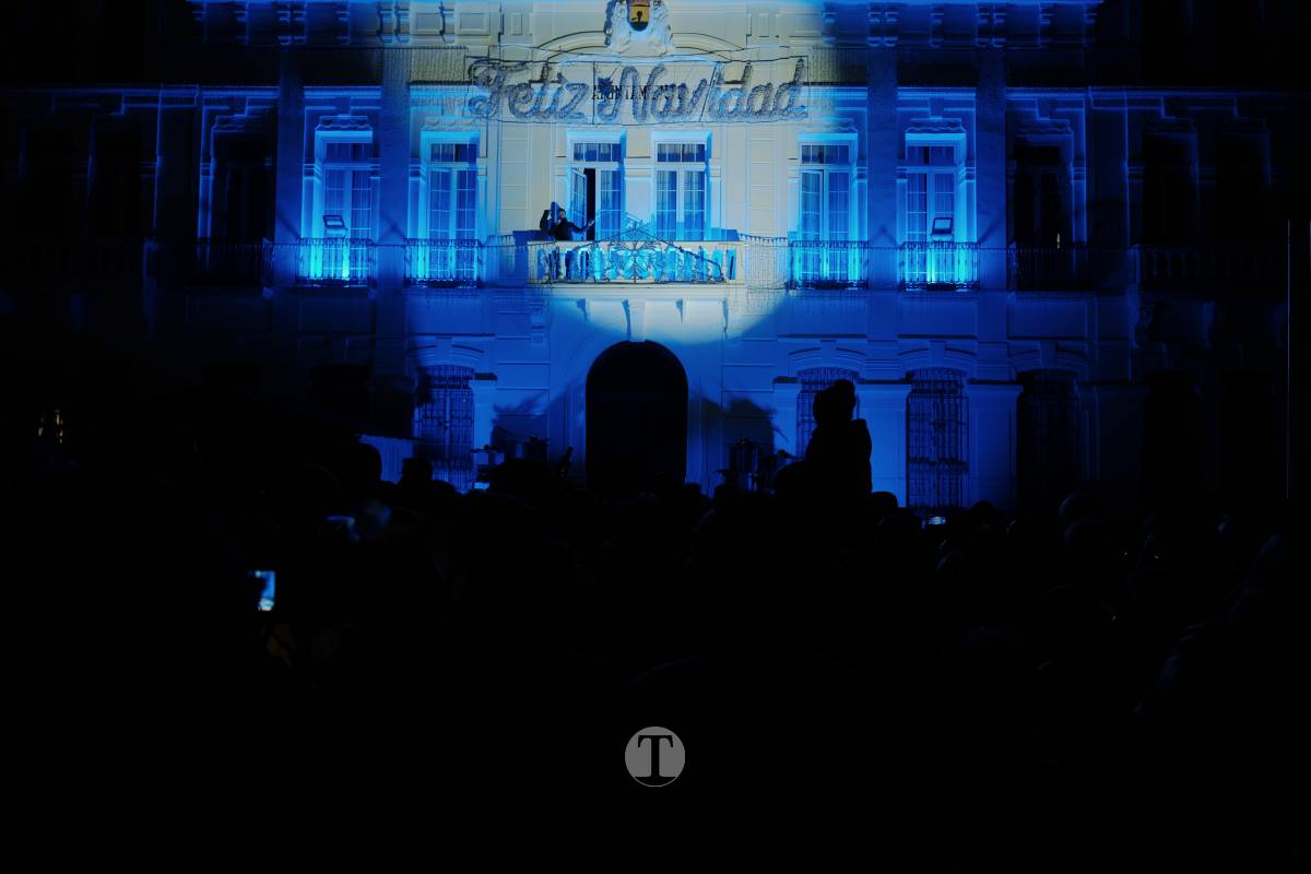 Tomelloso arranca la Navidad con un espectáculo de luces y fuegos artificiales en la Plaza de España