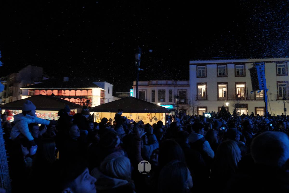 Tomelloso arranca la Navidad con un espectáculo de luces y fuegos artificiales en la Plaza de España