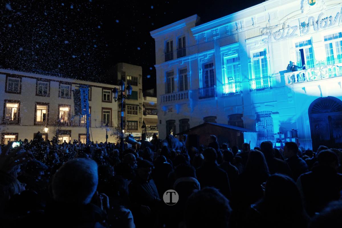Tomelloso arranca la Navidad con un espectáculo de luces y fuegos artificiales en la Plaza de España