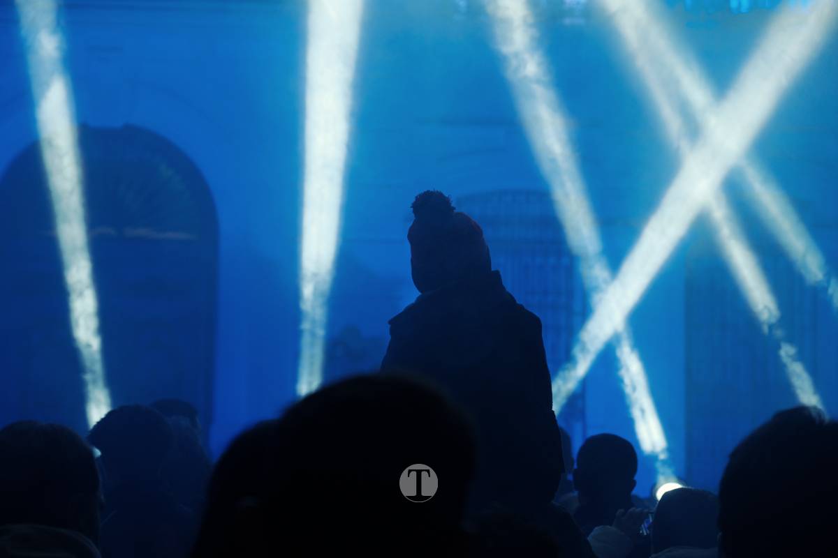 Tomelloso arranca la Navidad con un espectáculo de luces y fuegos artificiales en la Plaza de España