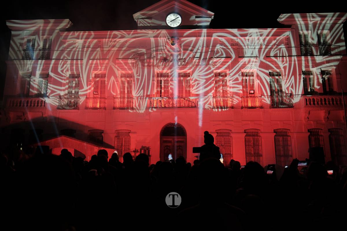 Tomelloso arranca la Navidad con un espectáculo de luces y fuegos artificiales en la Plaza de España
