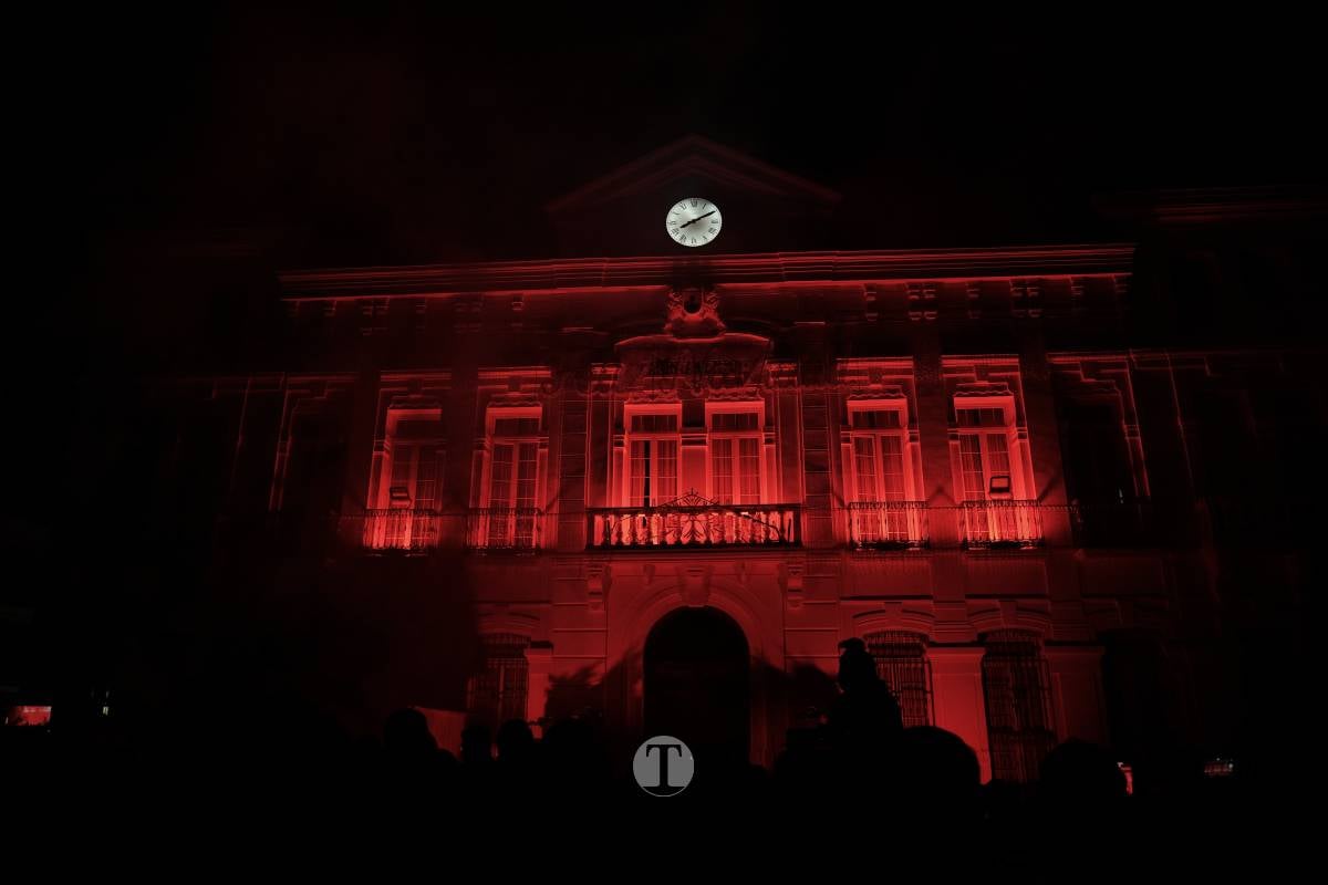 Tomelloso arranca la Navidad con un espectáculo de luces y fuegos artificiales en la Plaza de España