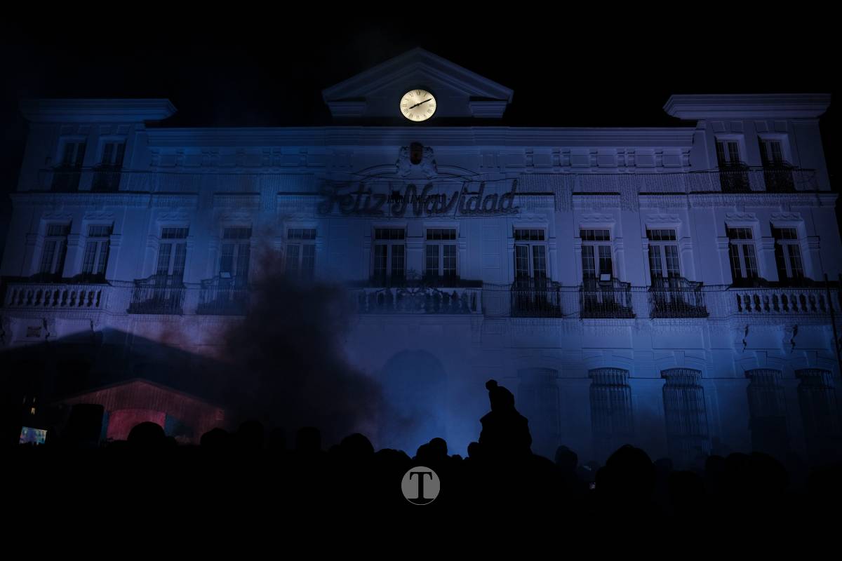 Tomelloso arranca la Navidad con un espectáculo de luces y fuegos artificiales en la Plaza de España