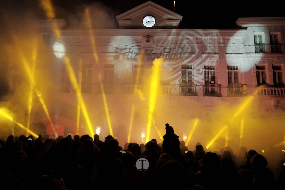 Tomelloso arranca la Navidad con un espectáculo de luces y fuegos artificiales en la Plaza de España
