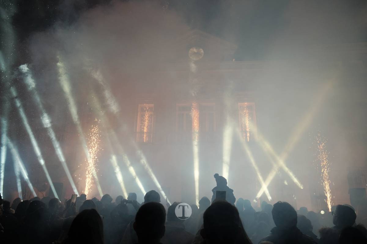 Tomelloso arranca la Navidad con un espectáculo de luces y fuegos artificiales en la Plaza de España