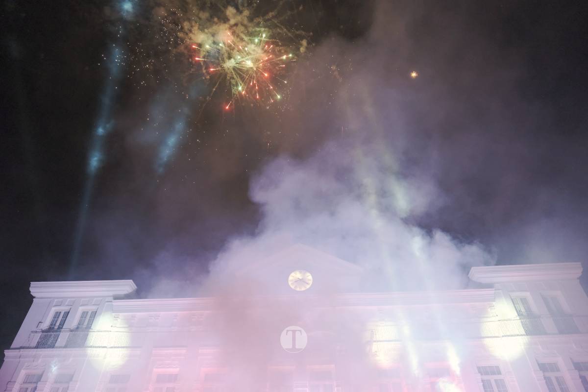 Tomelloso arranca la Navidad con un espectáculo de luces y fuegos artificiales en la Plaza de España