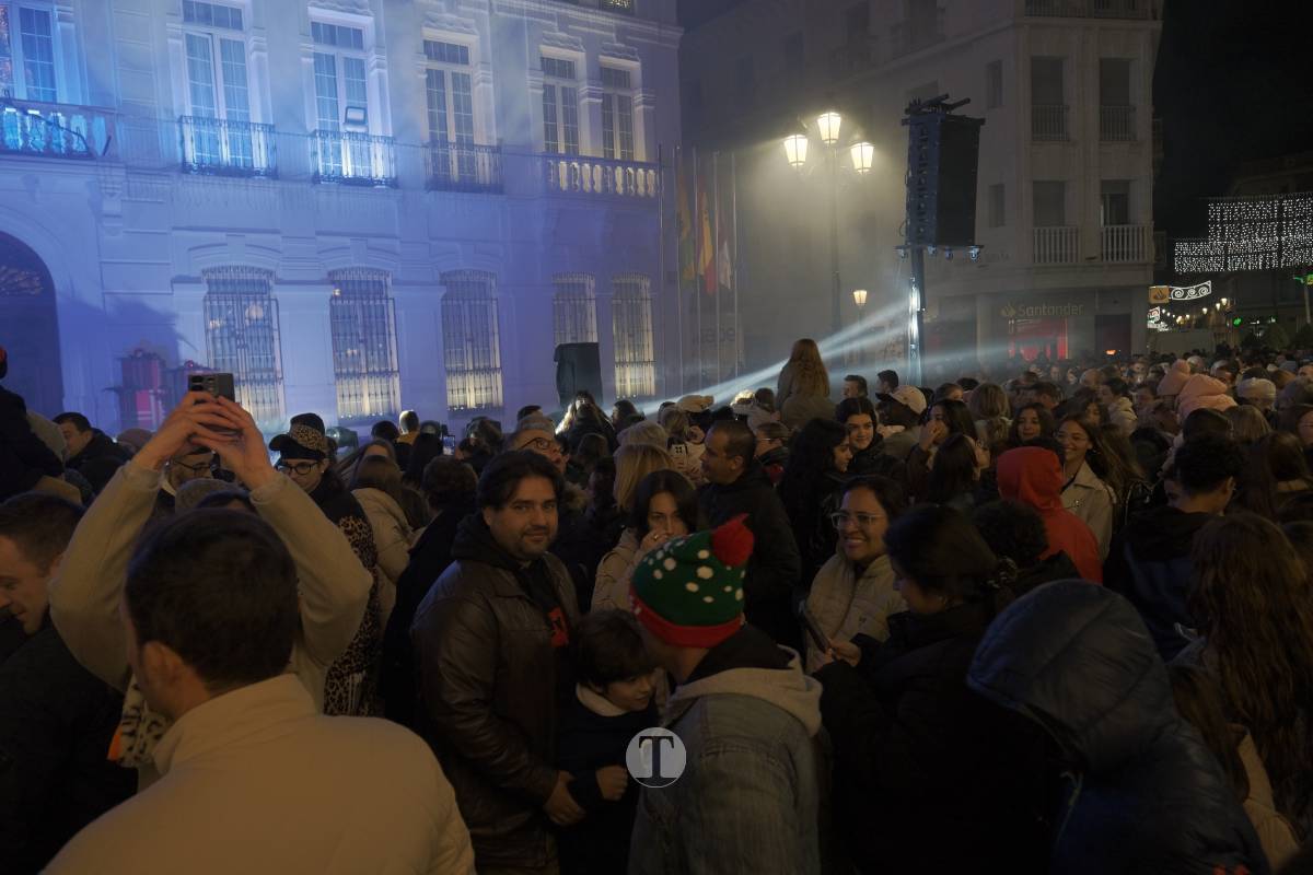 Tomelloso arranca la Navidad con un espectáculo de luces y fuegos artificiales en la Plaza de España