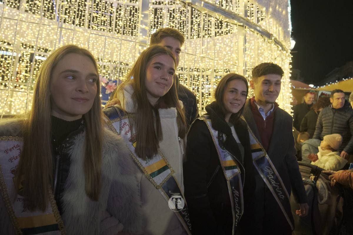Tomelloso arranca la Navidad con un espectáculo de luces y fuegos artificiales en la Plaza de España