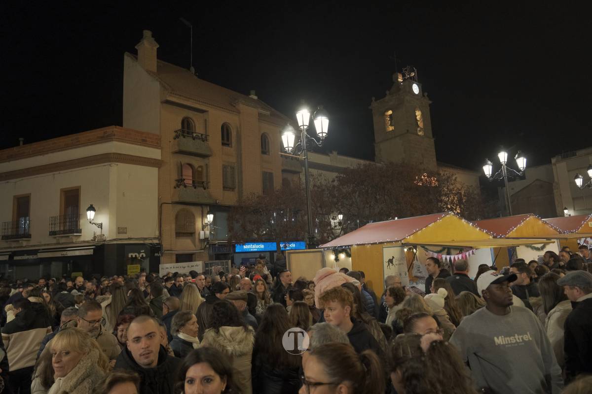 Tomelloso arranca la Navidad con un espectáculo de luces y fuegos artificiales en la Plaza de España