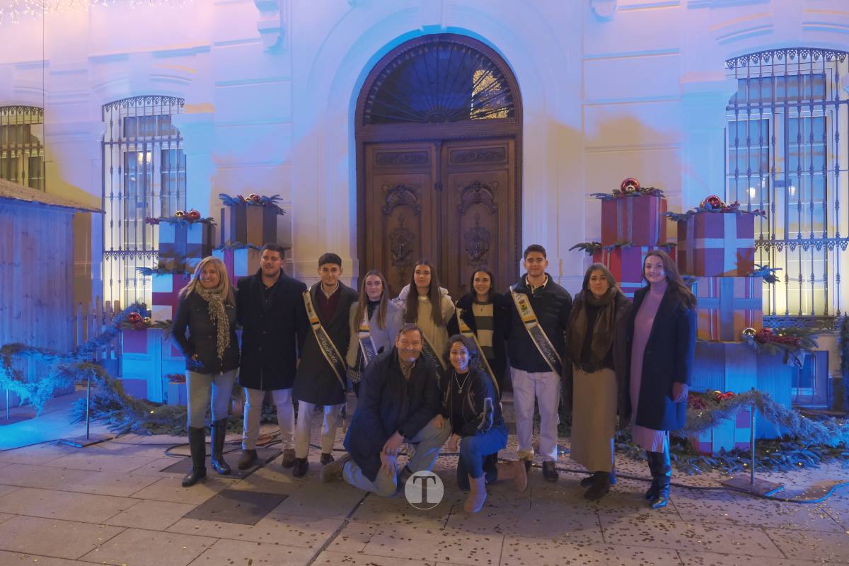 Tomelloso arranca la Navidad con un espectáculo de luces y fuegos artificiales en la Plaza de España