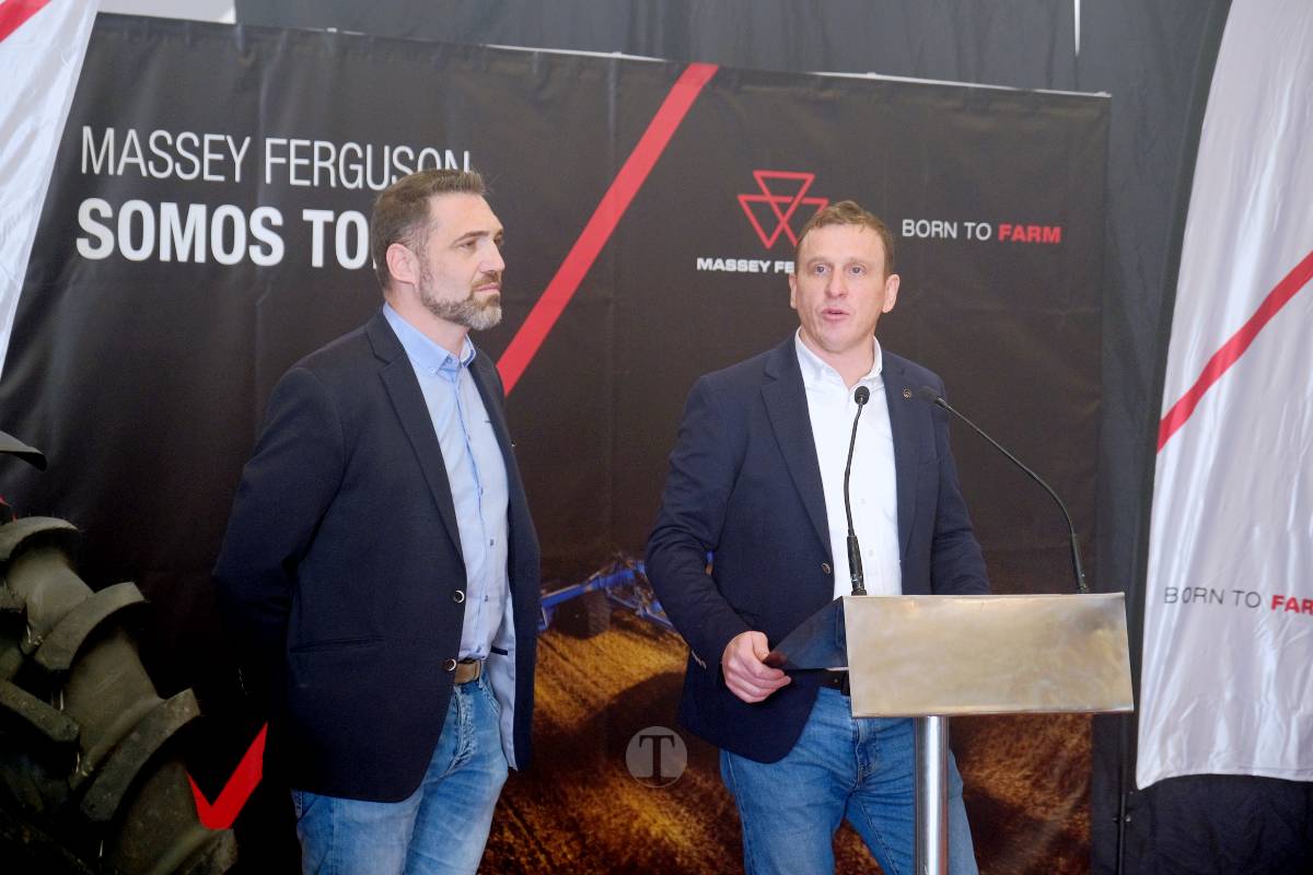 Centro Tractor celebra su entrega número 100 de Massey Ferguson en 2025: “Es todo un éxito, estamos contentísimos”