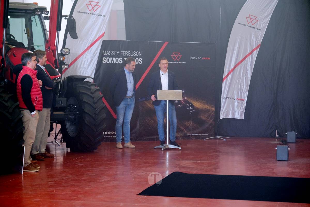 Centro Tractor celebra su entrega número 100 de Massey Ferguson en 2025: “Es todo un éxito, estamos contentísimos”