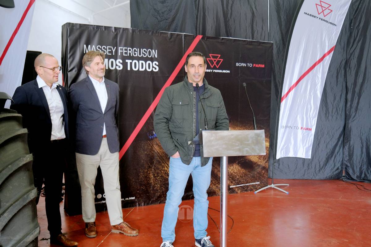 Centro Tractor celebra su entrega número 100 de Massey Ferguson en 2025: “Es todo un éxito, estamos contentísimos”