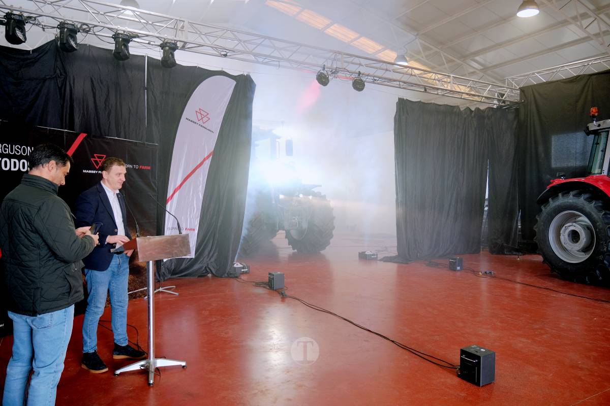 Centro Tractor celebra su entrega número 100 de Massey Ferguson en 2025: “Es todo un éxito, estamos contentísimos”