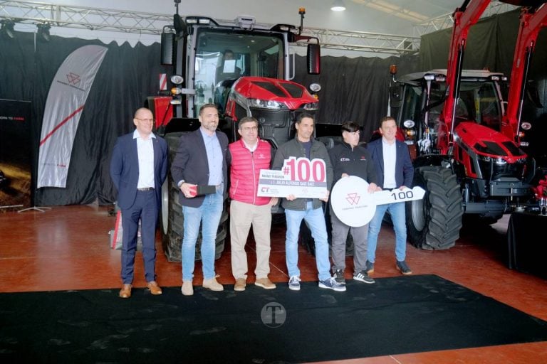 Centro Tractor celebra su entrega número 100 de Massey Ferguson en 2025: “Es todo un éxito, estamos contentísimos”