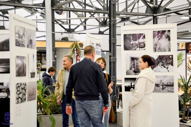 El Mercado de Abastos de Tomelloso acoge la exposición «Instantes, Miradas» de El Galgo Blanco