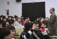 Las Fuerzas Armadas presentan sus salidas profesionales al alumnado del IES Eladio Cabañero