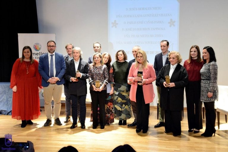 Tomelloso rinde homenaje a seis docentes jubilados tras dejar huella a miles de estudiantes