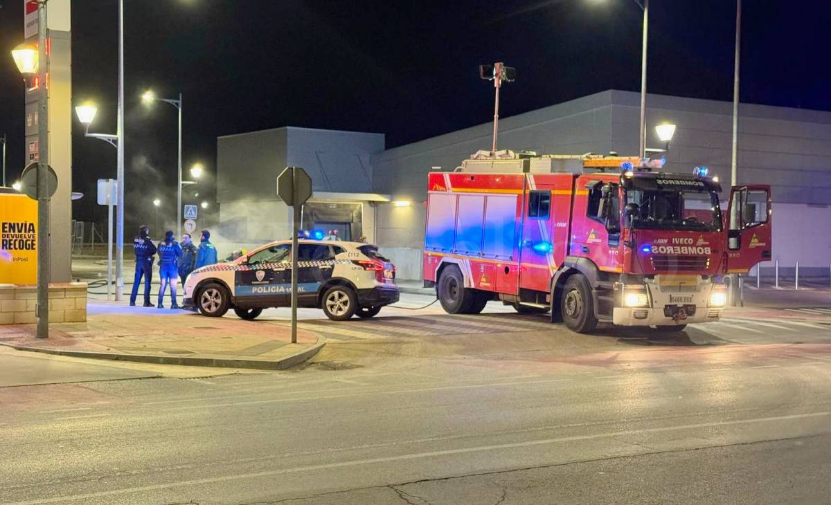 Incendio calcina varios contenedores en la calle Antonio Jareño de Tomelloso