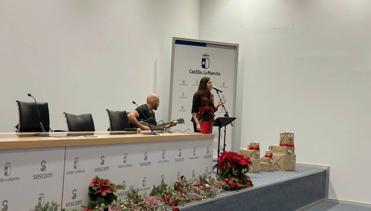 La Navidad se cuela en el Hospital de Tomelloso con música, homenaje y compromiso sanitario