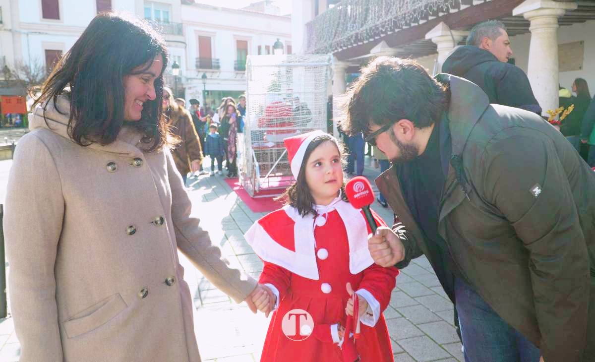 Niños, regalos y villancicos: la Navidad toma la Plaza de España de Tomelloso