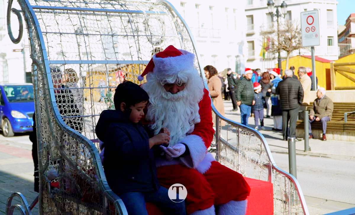 Niños, regalos y villancicos: la Navidad toma la Plaza de España de Tomelloso