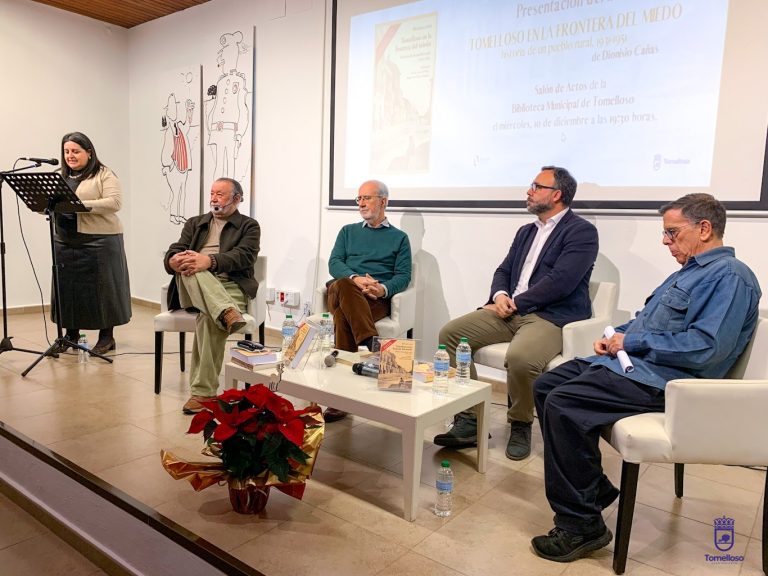 Presentada la tercera edición del libro «Tomelloso en la frontera del miedo», de Dionisio Cañas