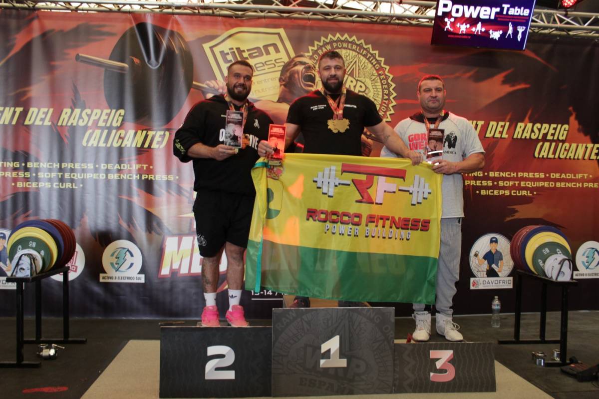 Dos récords y primeros puestos para los tomelloseros Jaime Sáez, Ousmane Leye y Steve Rodríguez en un campeonato de powerlifting