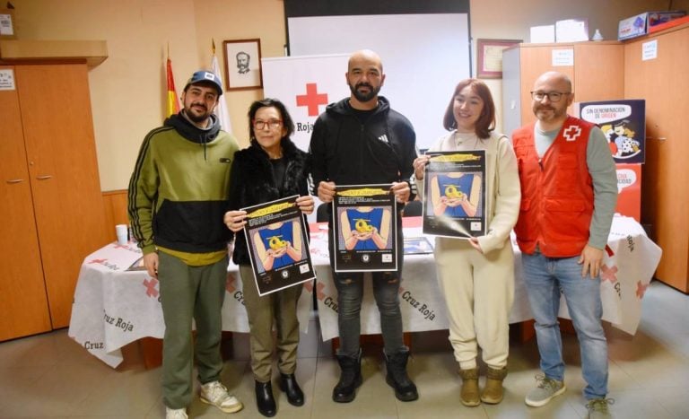Un tatuaje por un juguete: solidaridad y arte para que ningún niño se quede sin regalo en Tomelloso