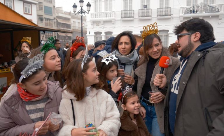 Las uvas, las braguitas rojas y alguna que otra “chorrada”: así despiden el año los tomelloseros