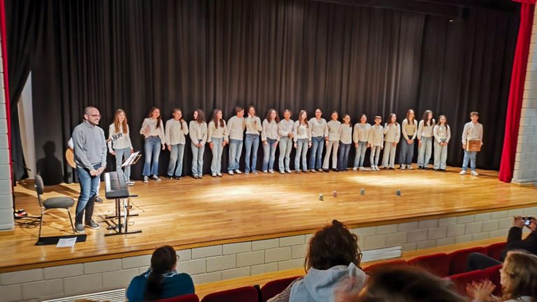 El Santo Tomás de Aquino de Tomelloso felicita la Navidad con un villancico original interpretado por sus alumnos