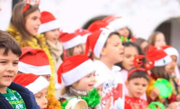 El barrio del Carmen celebra su II Chocolatada Navideña con música y  villancicos