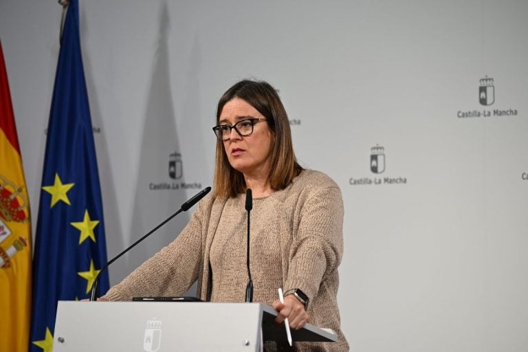 C-LM ve «una buena noticia» la condonación y pide al PP que la apoye «aunque sea en contra de Feijóo»