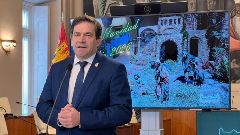 Valverde anima a los medios de comunicación de la provincia a que extiendan a todo el territorio la cobertura mediática