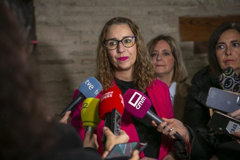 La Coordinadora Izquierda Socialista PSOE C-LM pide a Page destituir a Simón y amenaza con llevarla al Comité de Garantías
