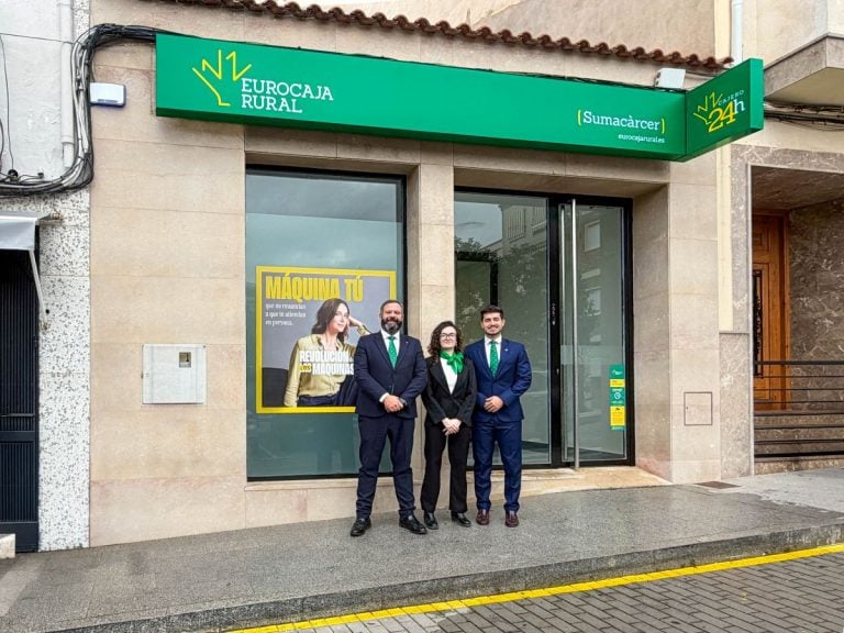 Eurocaja Rural refuerza su lucha contra la exclusión financiera abriendo oficina en Sumacàrcer, la única en la localidad