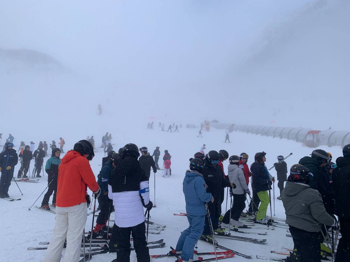 83 alumnos del Eladio Cabañero aprenden a esquiar en Andorra