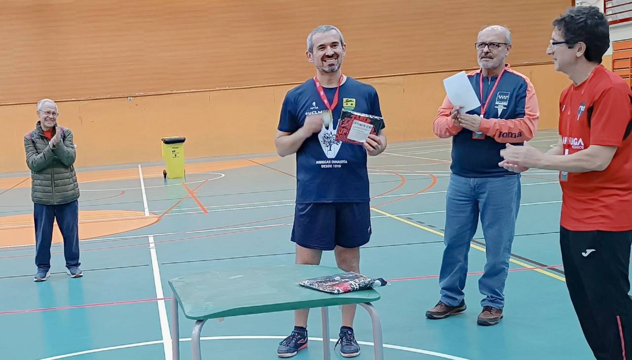 Ángel Valverde, de Parkinson Tomelloso, gana el I Torneo de Reyes de tenis de mesa en Rivas