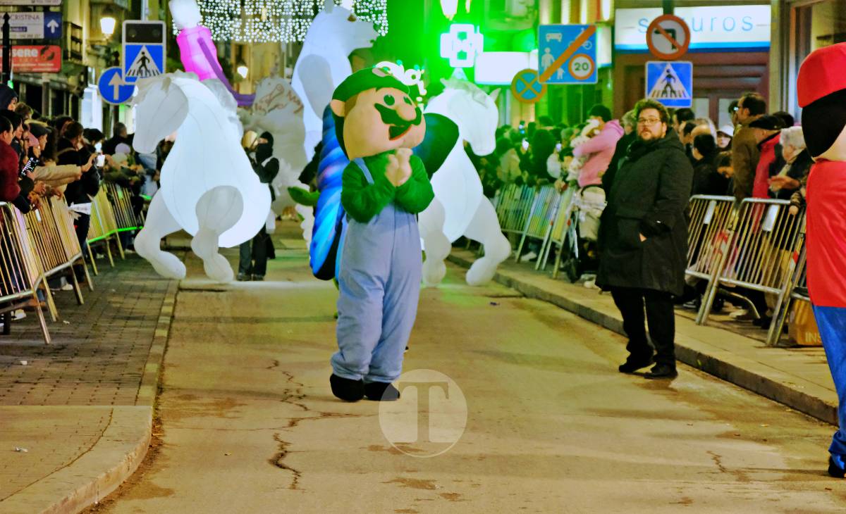 Tomelloso vive una cabalgata mágica con miles de personas en las calles pese al frío