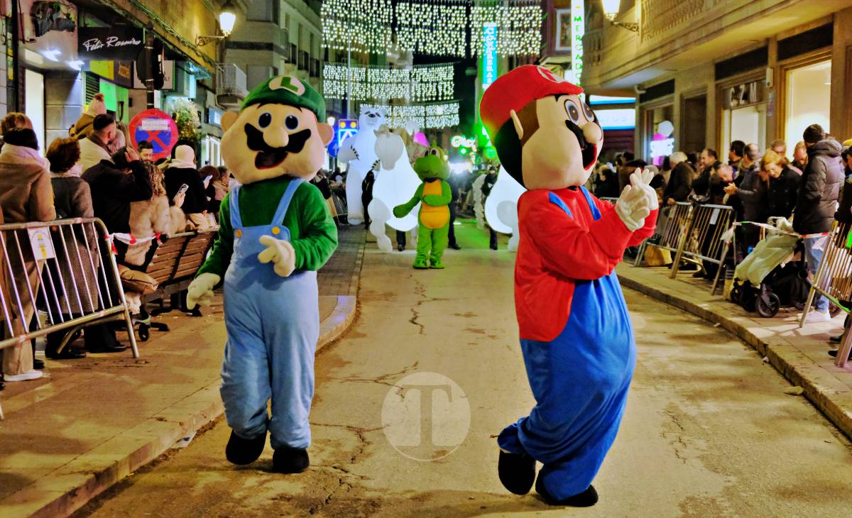 Tomelloso vive una cabalgata mágica con miles de personas en las calles pese al frío