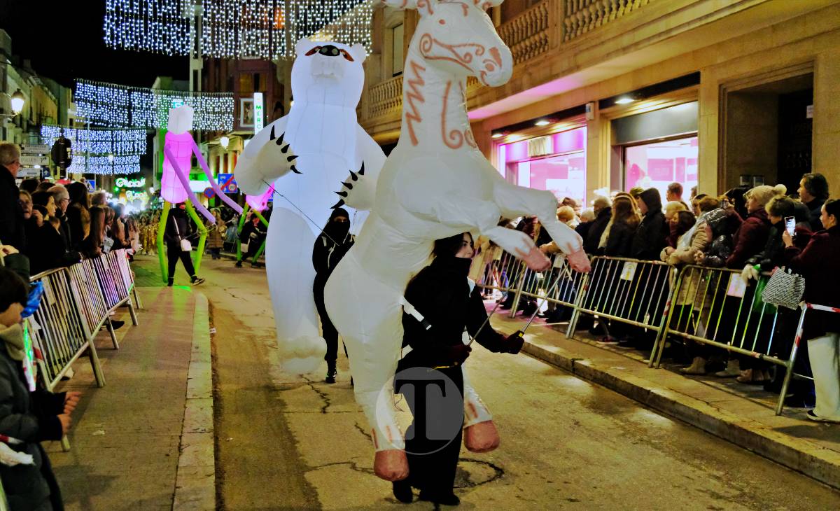 Tomelloso vive una cabalgata mágica con miles de personas en las calles pese al frío