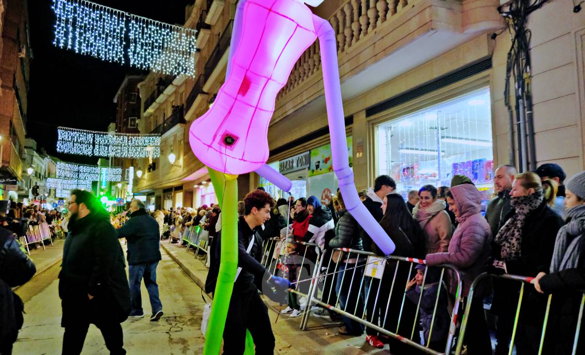 Tomelloso vive una cabalgata mágica con miles de personas en las calles pese al frío