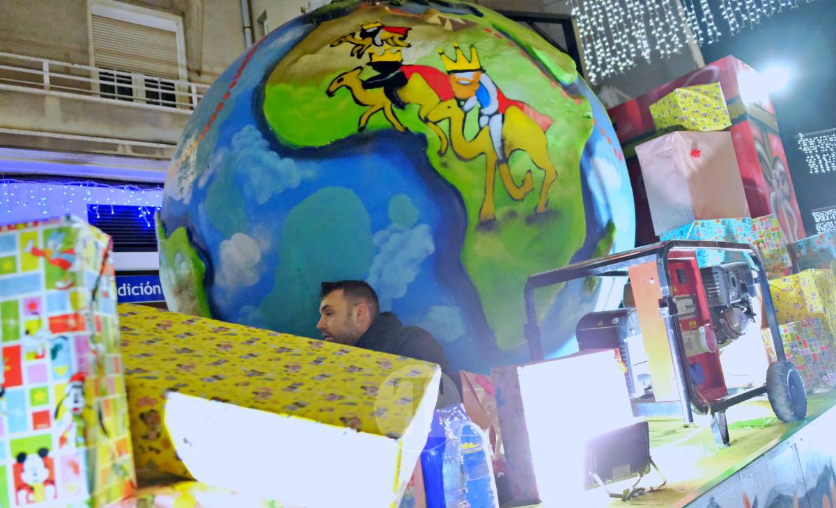 Tomelloso vive una cabalgata mágica con miles de personas en las calles pese al frío