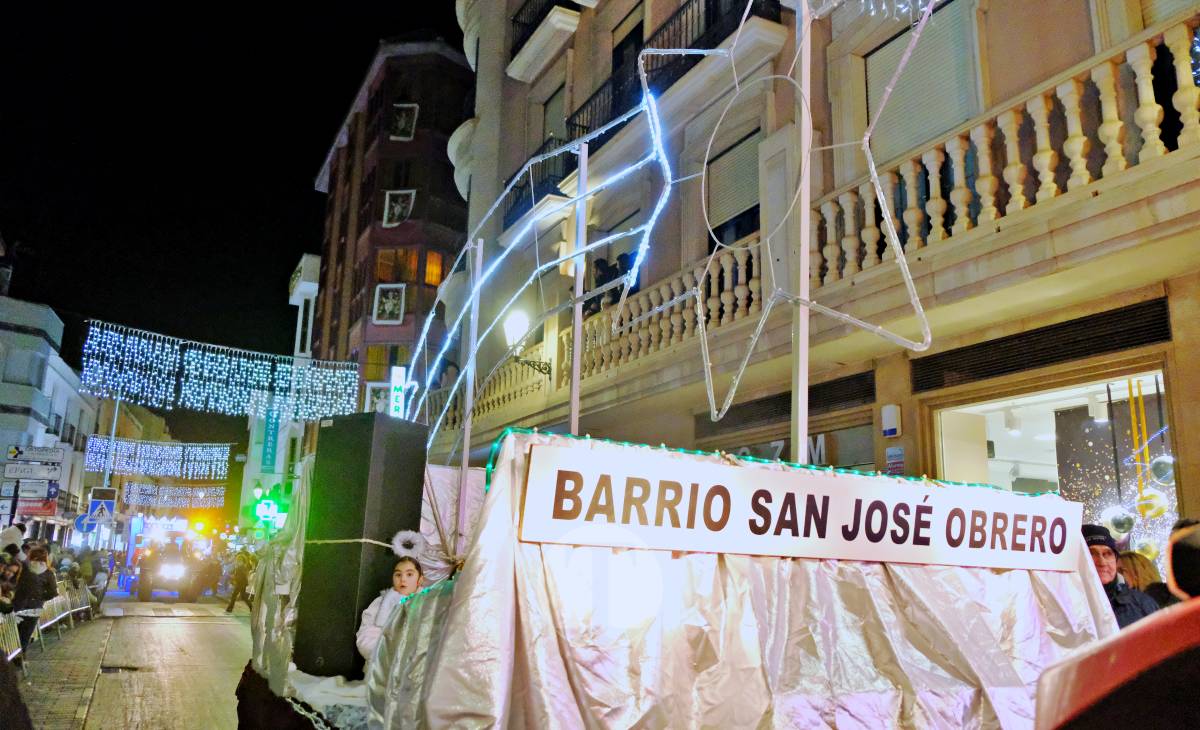 Tomelloso vive una cabalgata mágica con miles de personas en las calles pese al frío