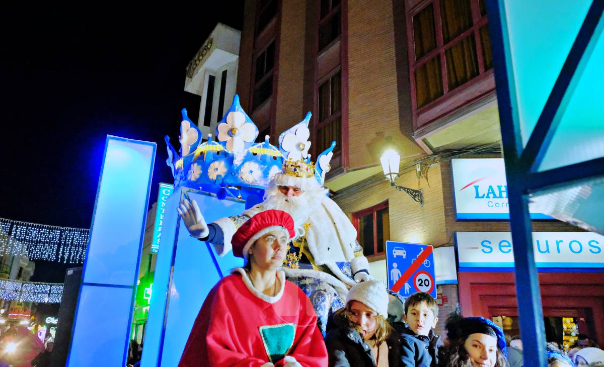 Tomelloso vive una cabalgata mágica con miles de personas en las calles pese al frío