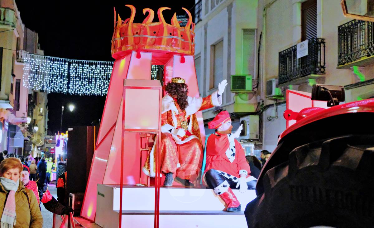 Tomelloso vive una cabalgata mágica con miles de personas en las calles pese al frío