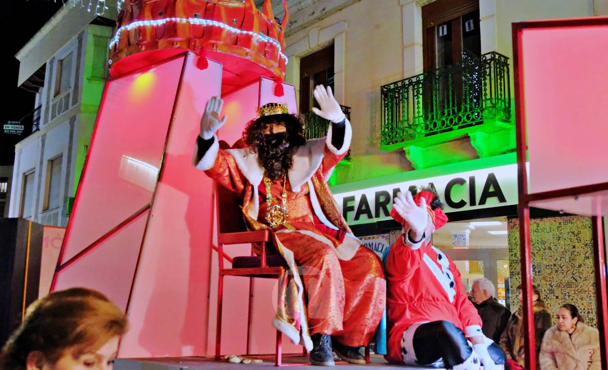 Tomelloso vive una cabalgata mágica con miles de personas en las calles pese al frío