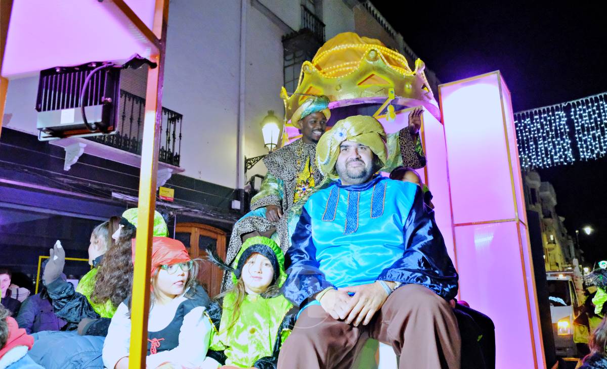 Tomelloso vive una cabalgata mágica con miles de personas en las calles pese al frío