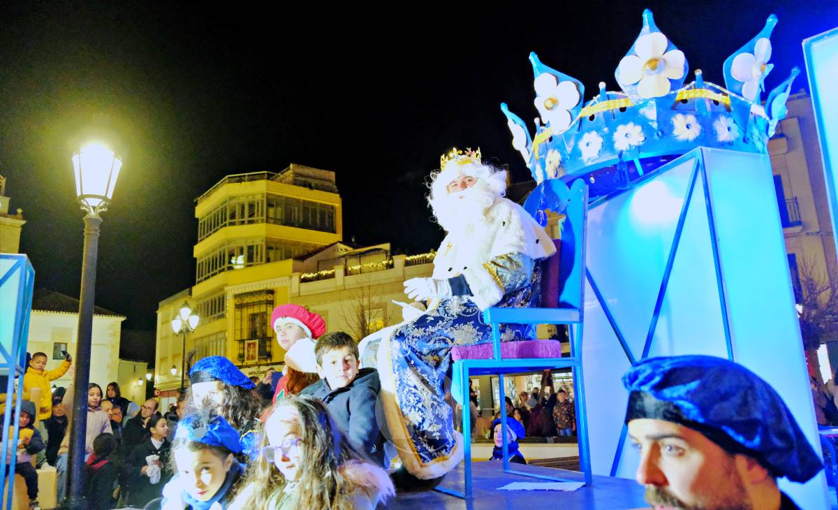 Tomelloso vive una cabalgata mágica con miles de personas en las calles pese al frío