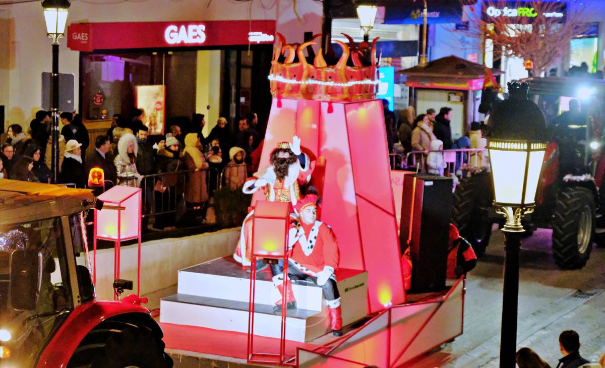 Tomelloso vive una cabalgata mágica con miles de personas en las calles pese al frío